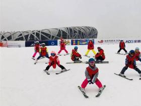 奥运冠军携冰雪爱好者助力冬奥活动启动