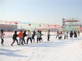 唐山市民休闲多样化 冰雪运动成新亮点