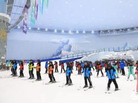 首届成都夏季熊猫冰雪节开幕