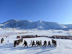 中国日报网评：推动冰雪运动发展，积极建设体育强国