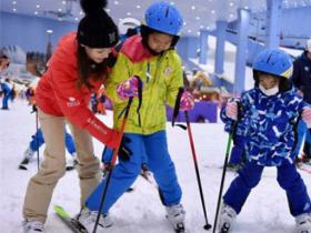 助力冰雪推广“奥运健儿公益服务大行动”走进广州融创雪世界