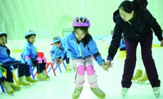 开展冰雪课程教育 培育校园冰雪教师 本市推进青少年冰雪运动普及
