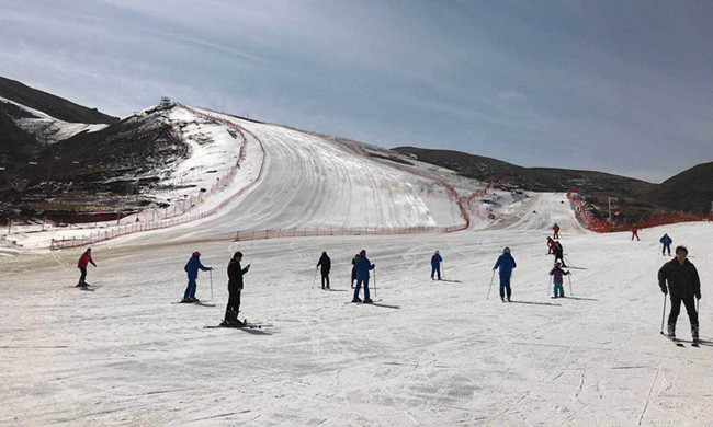 内蒙古乌兰察布岱海国际滑雪场