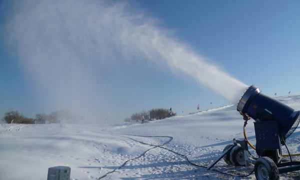 滑雪场到底需要多少台造雪机进行造雪