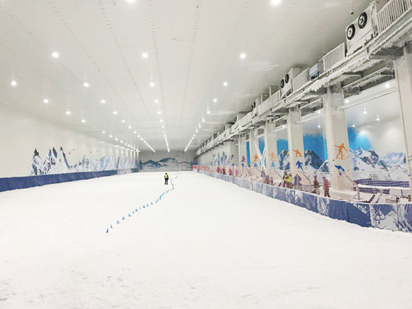 南最大室内滑雪馆——重庆际华园滑雪馆盛大开业