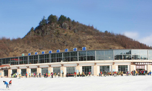 湖北神农架国际滑雪场