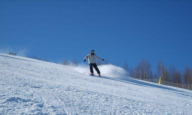 新疆伊犁努拉洪滑雪场