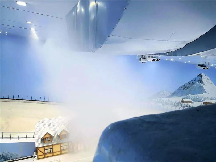 铭星室内造雪设备暴雪ESB-A8在广州融创雪乐园成功造雪