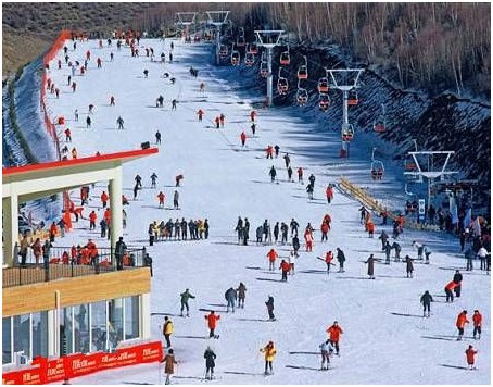 北京昌平军都山滑雪场初级雪道