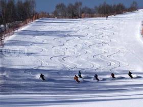 建造一个人工室外滑雪场需要什么条件？