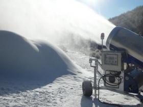 室外滑雪场造雪，需要几台造雪机？