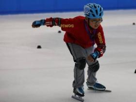 石家庄市第三届冰雪运动会青少年滑冰项目系列比赛启帷