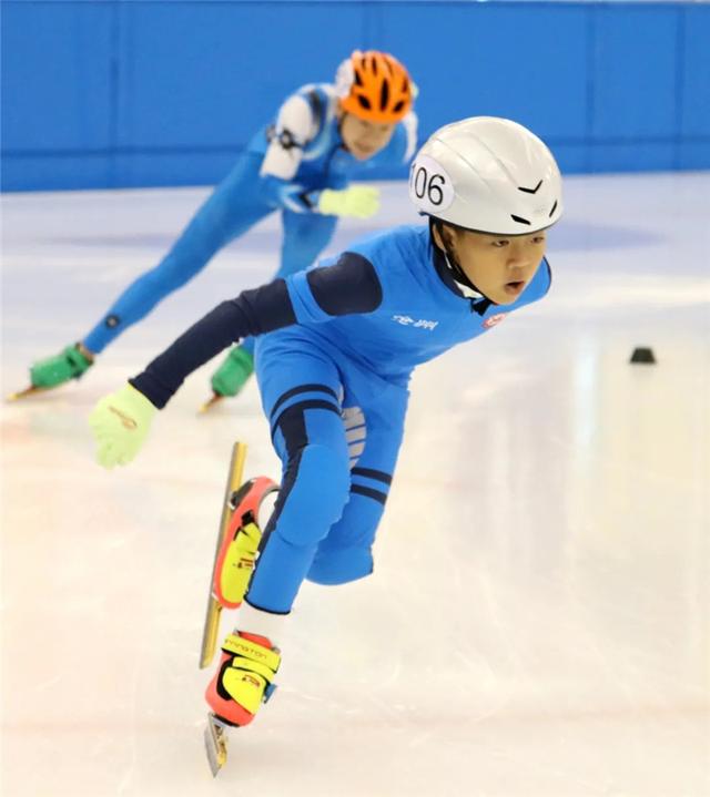 河北省第二届冰雪运动会预选赛西部赛区速度滑冰比赛在沧举行