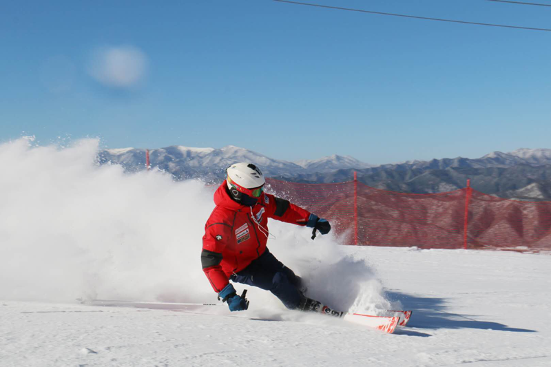 滑雪场滑雪