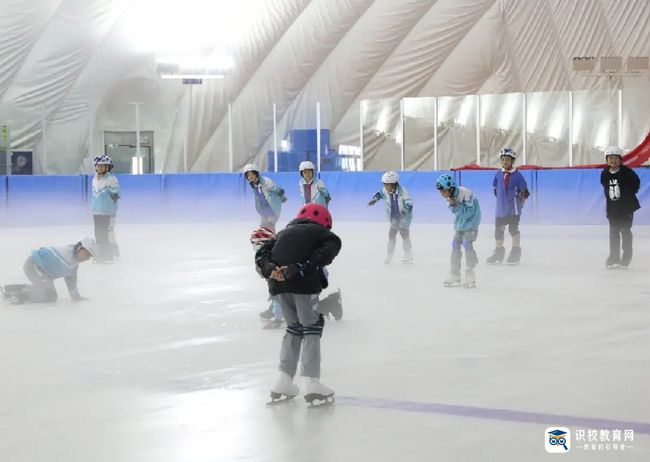 枣庄市立新小学西校开展冰雪运动教学进课堂活动4