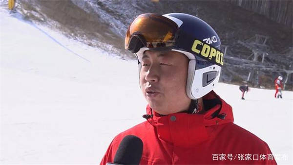 万龙山地运动学院滑雪指导员 郭恒