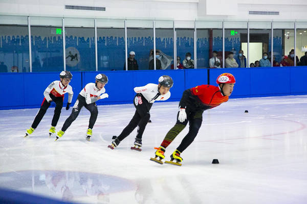 2021年河北省冰雪联赛东部赛区第二站在固安县滑冰馆开赛2
