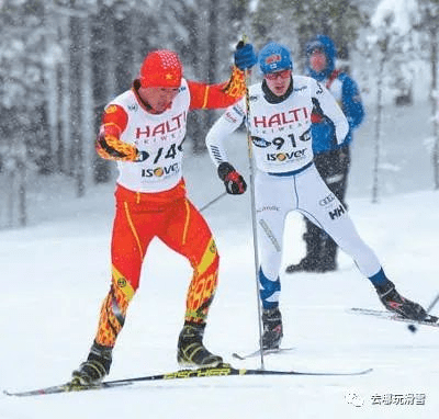 在芬兰沃卡蒂奥林匹克训练中心，中国和芬兰残疾人运动员一起参加比赛