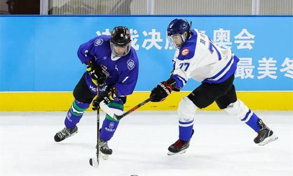 2021全国冰球锦标赛激战北京延庆