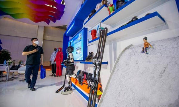 展览中智能化冰雪装备与吸引了参观者的目光