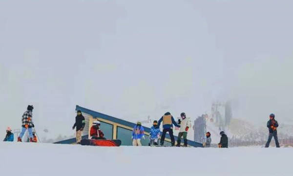 室外滑雪场滑雪
