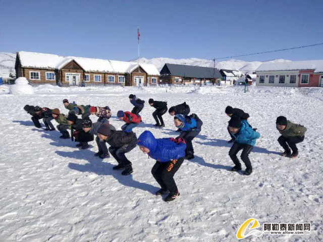 哈巴河县铁热克提乡牧业寄宿学校开展冰雪特色运动