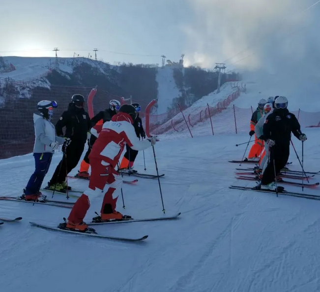 2020年河北省滑雪指导员示范队集训在张家口开训 2