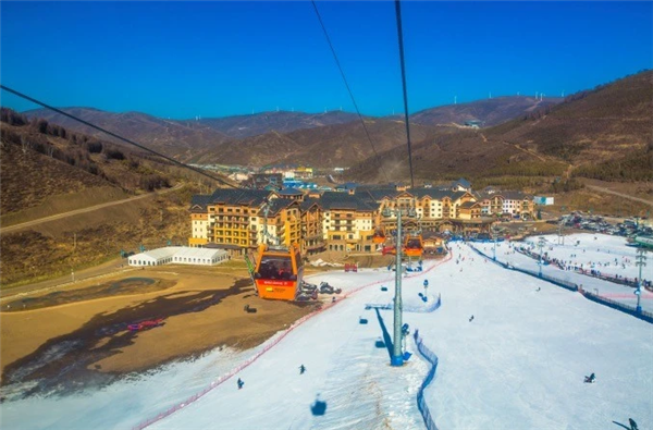 崇礼的太舞小镇滑雪场迎来2020年开板仪式10