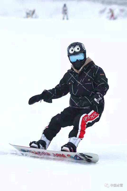 第六届全国大众冰雪季·陕西鳌山滑雪公开赛举行2