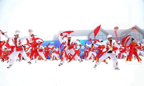 第六届全国大众冰雪季·陕西鳌山滑雪公开赛举行