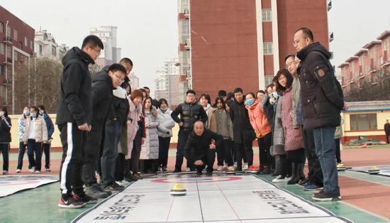 香河县第九中学举办冰雪运动进校园活动2