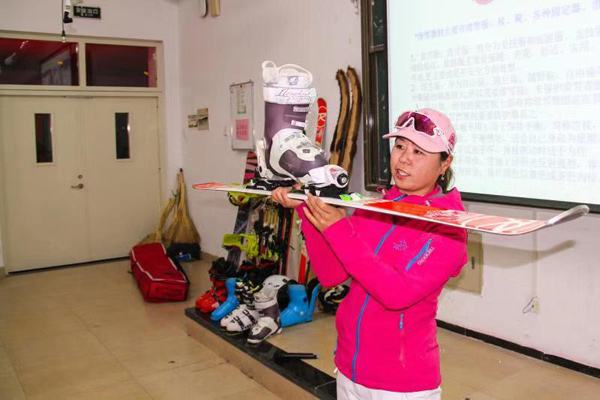 天津滑雪协会联合蓟洲国际雪场开启冰雪进校园4