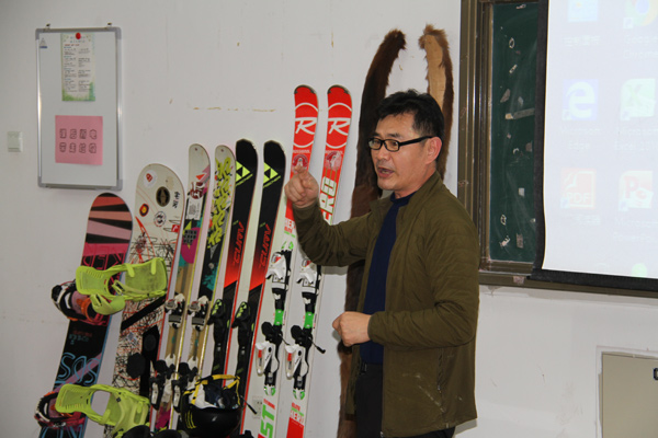 天津滑雪协会联合蓟洲国际雪场开启冰雪进校园5