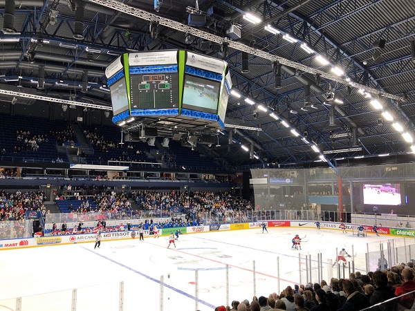 芬兰女子冰球队在世锦赛四分之一决赛中战胜捷克队