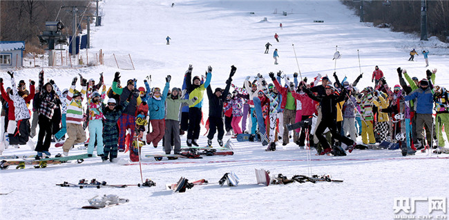 吉林北大壶滑雪场开板滑雪