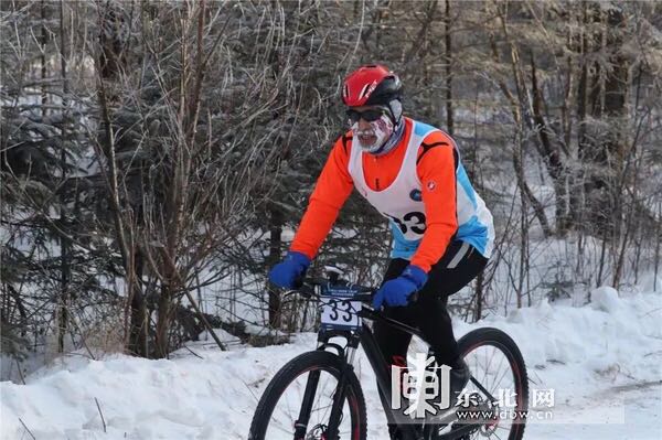 “大箐山杯”雪地马拉松自行车赛资料片。