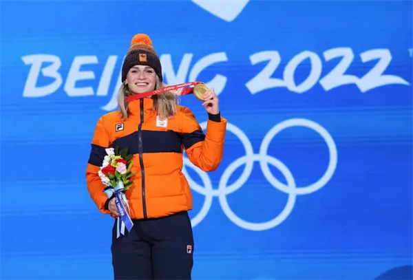 2022年北京冬奥会速度滑冰女子5000米冠军--伊雷妮·斯豪滕