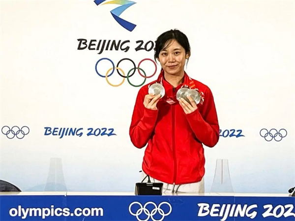 2022年北京冬奥会速度滑冰女子1000米冠军--高木美帆