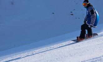 滑雪场地面多厚才能正常运营？