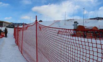 室外滑雪场的安全网高度是多少米？