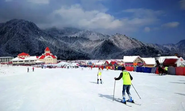 西岭雪山滑雪场3