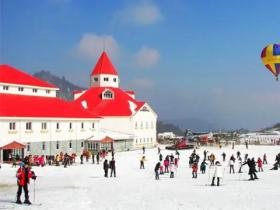 西岭雪山滑雪场的海拔有多高？