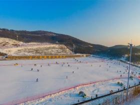 浙江安吉滑雪场是人造雪吗？