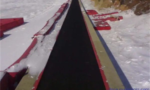 滑雪魔毯
